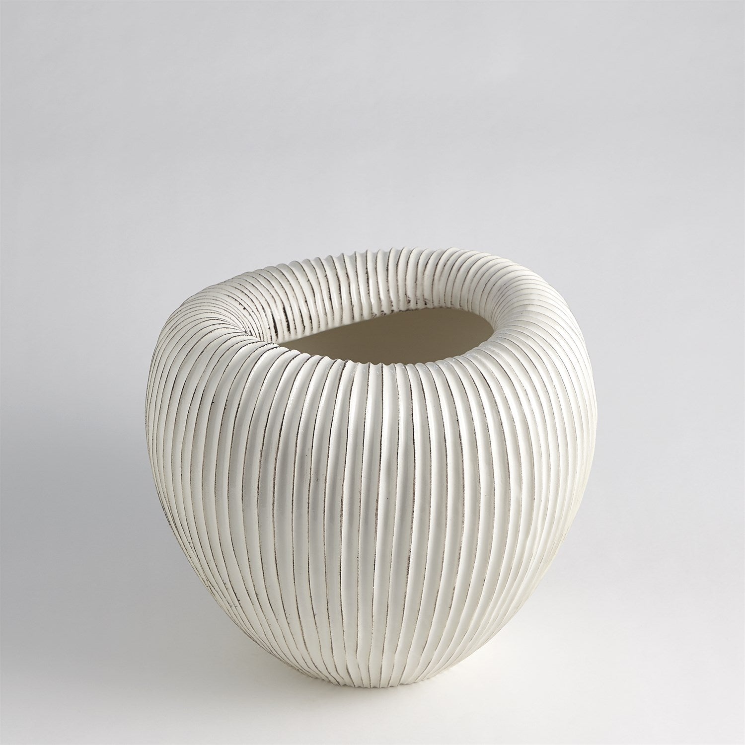 Global Views, Baleen Cachepot - Ivory W/Brown Edges