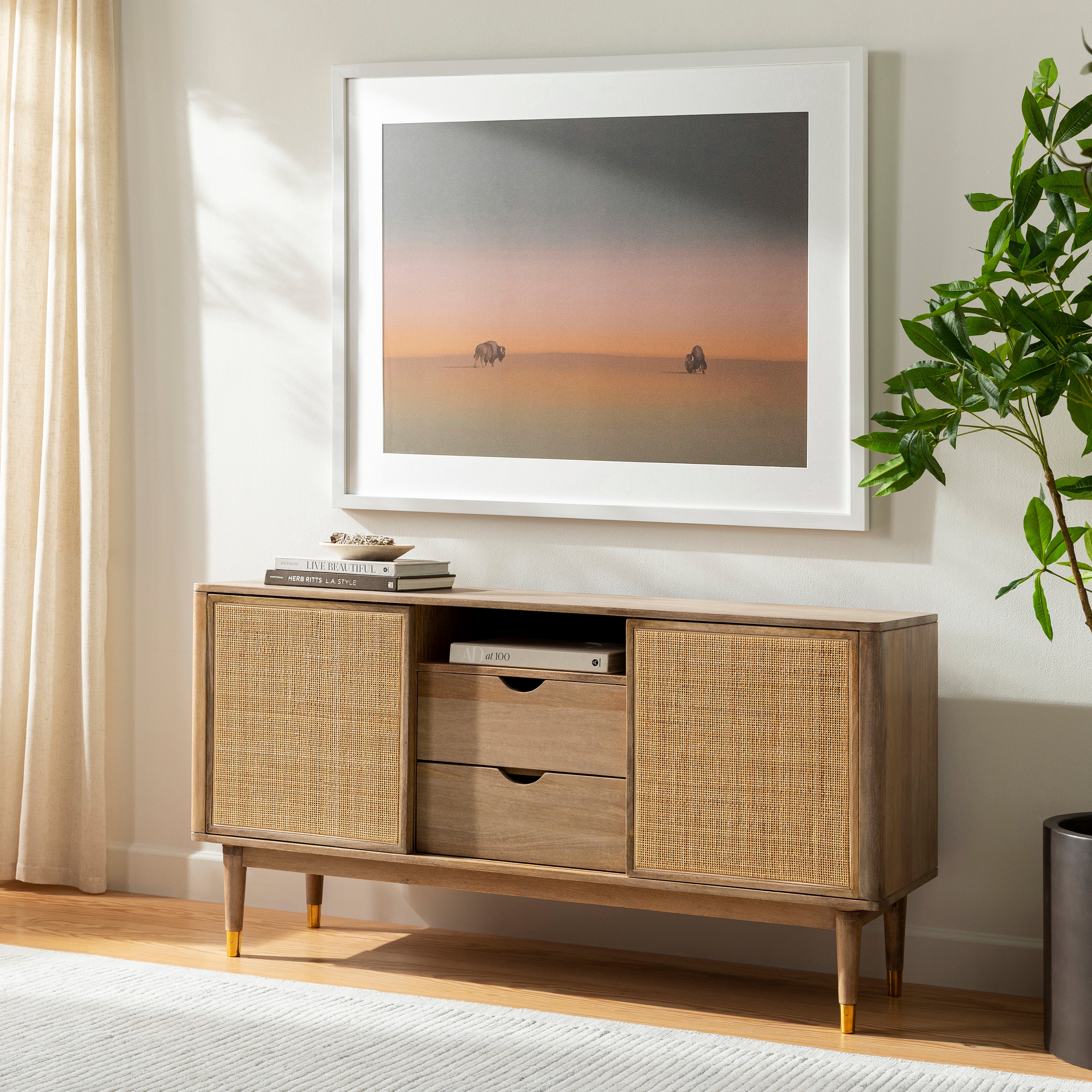 Surya, Dalma Sideboard