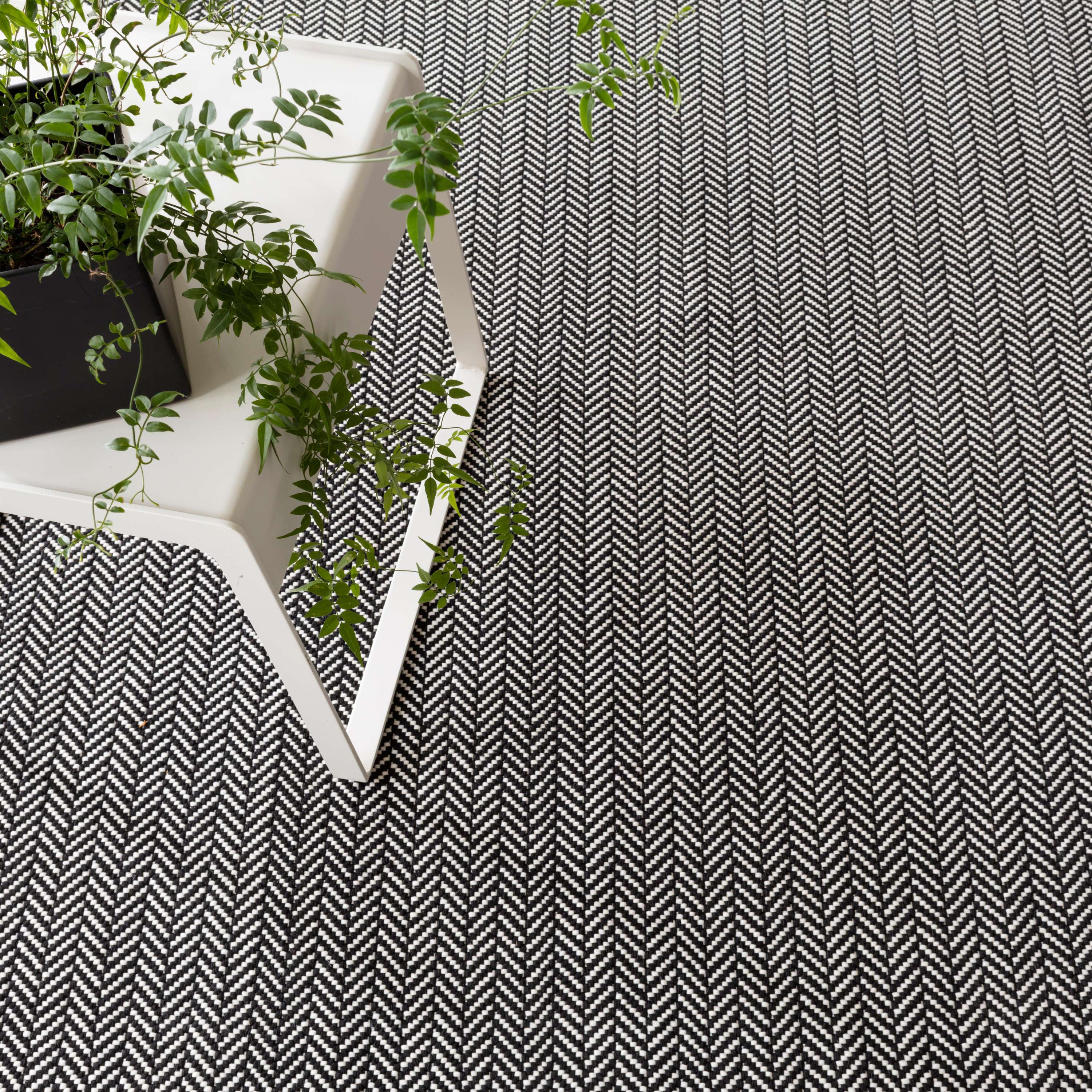 Annie Selke, Herringbone Black/Ivory Indoor/Outdoor Rug