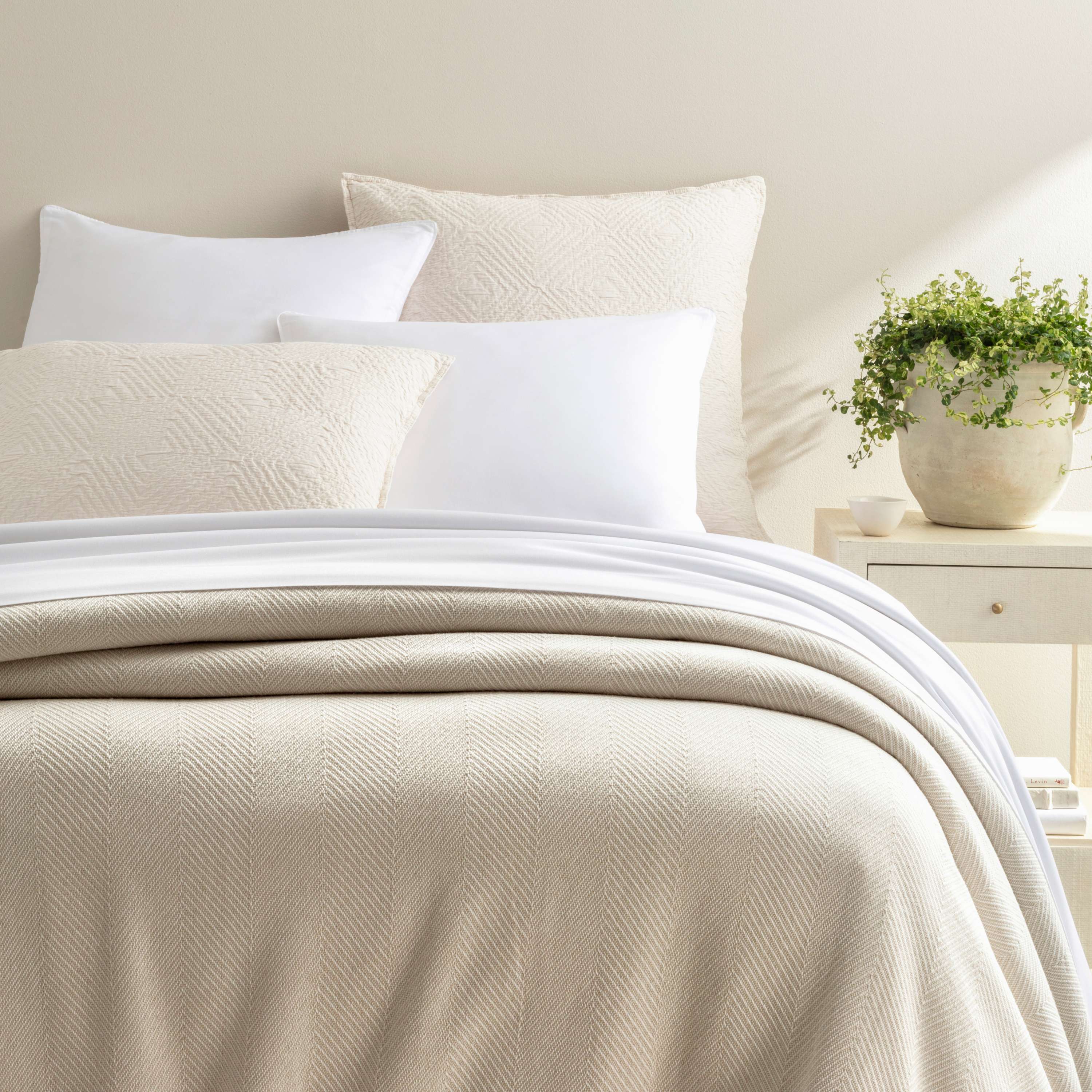 Annie Selke, Herringbone White/Ivory Blanket